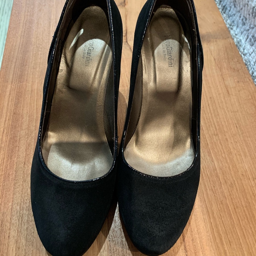 Nero Giardini black suede pumps